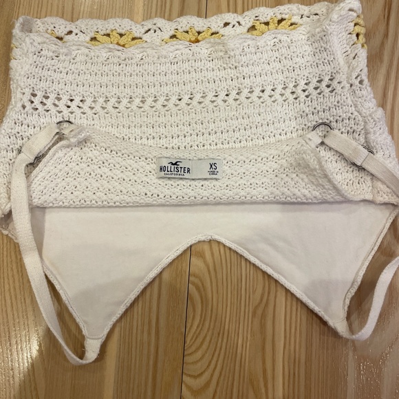 Hollister Flower Crop Top - Picture 3 of 3